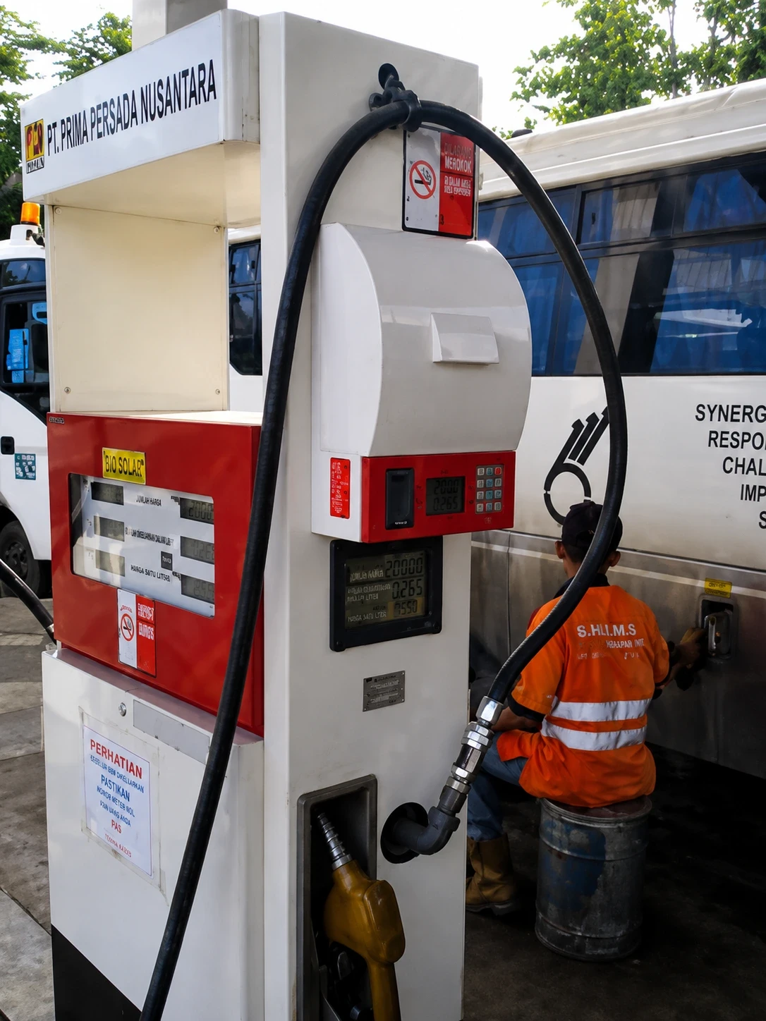 Real-Time Fuel Control for Mining Operations with Fuel Management System